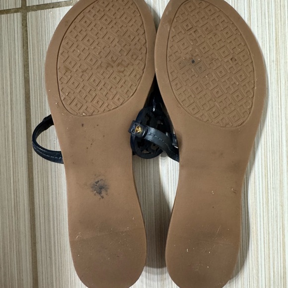 Tory Burch navy blue flat thong sandals size 6.5 EUC - Picture 4 of 6